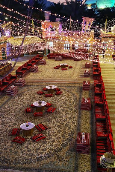 فرش, انارة وكراسي